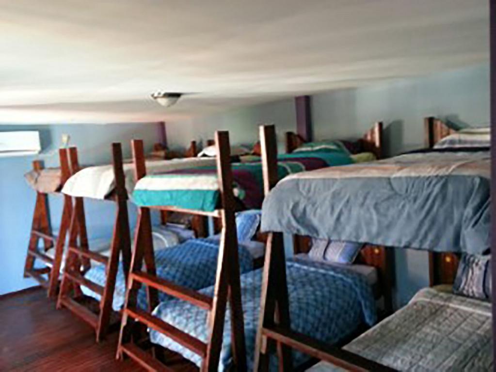 La Delphina Bed And Breakfast Bar And Grill La Ceiba Exterior photo